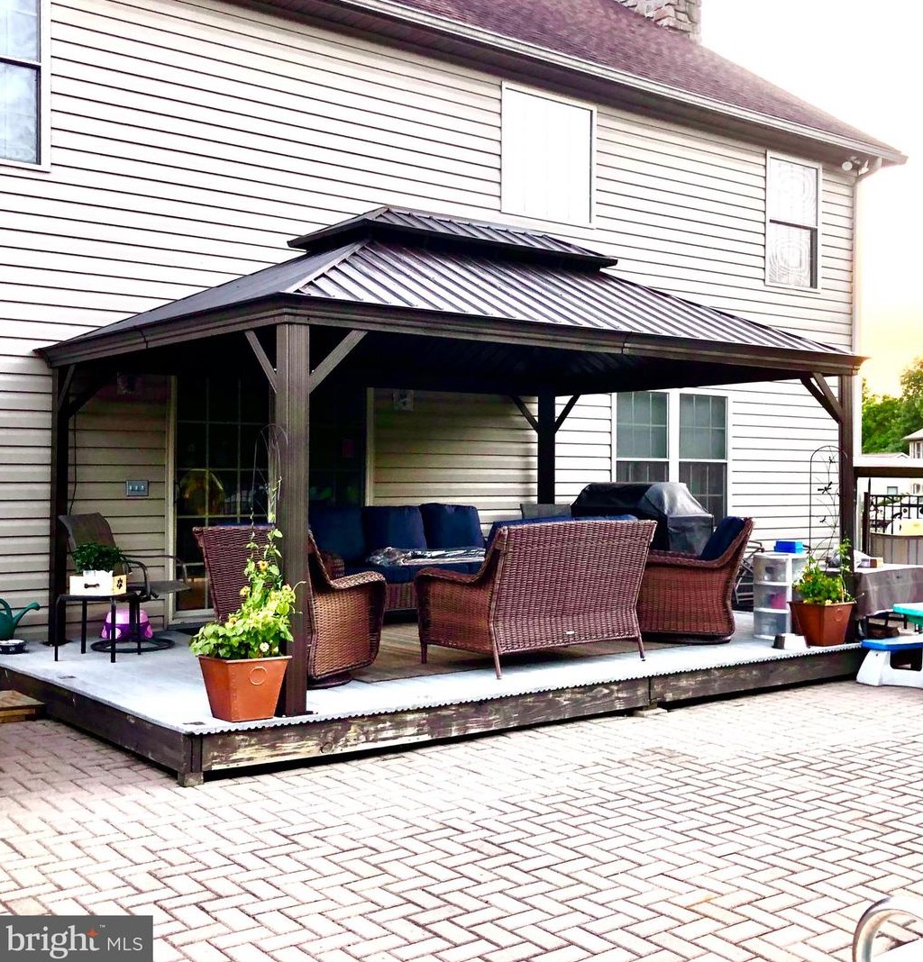 180 Buckingham Dr, Chambersburg PA  17201-8370 exterior
