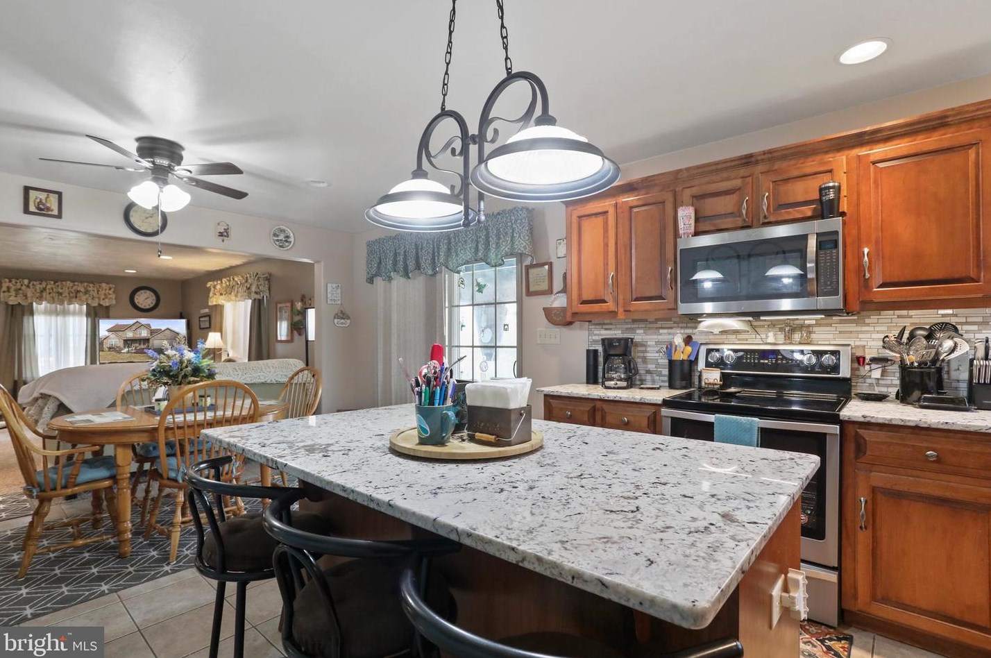 180 Buckingham Dr, Chambersburg PA  17201-8370 exterior