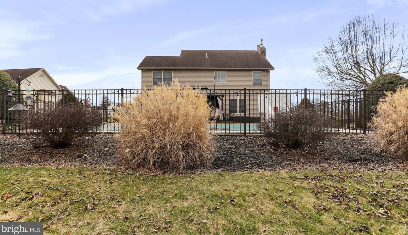 180 Buckingham Dr, Chambersburg PA  17201-8370 exterior