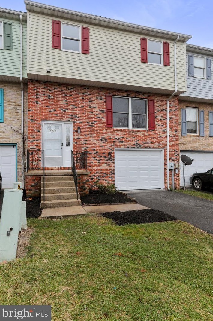 1452 Hollywell Ave, Chambersburg, PA 17201-7503