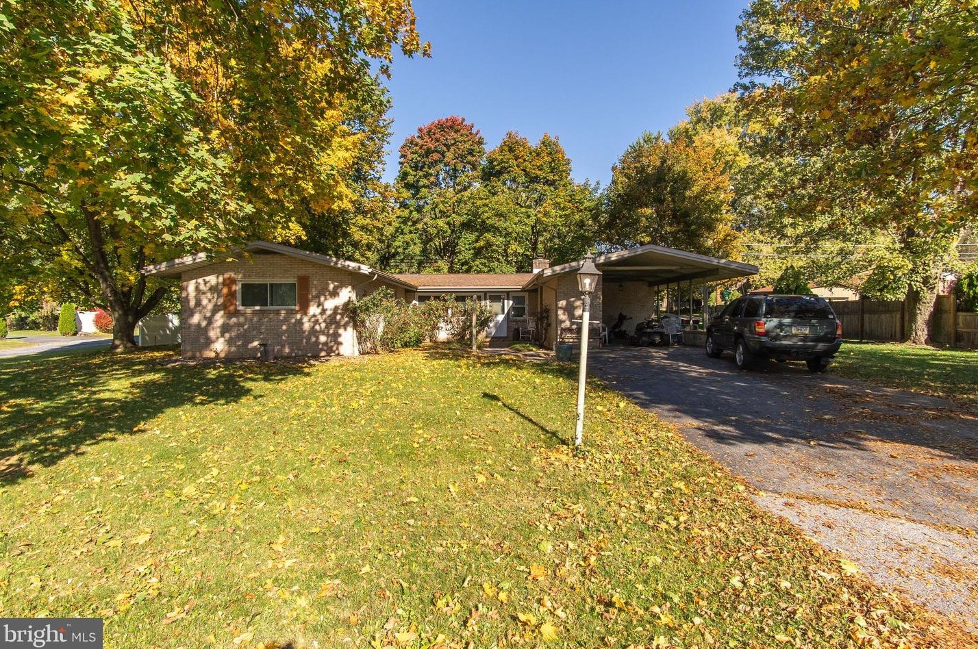 1037 Stonybridge Dr, Chambersburg, PA 17202-9093