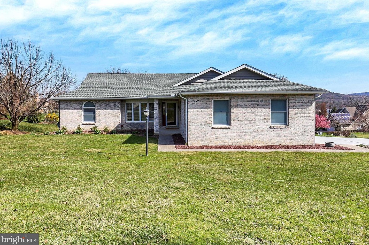 6325 Quail Cir, Fayetteville, PA 17222-9411
