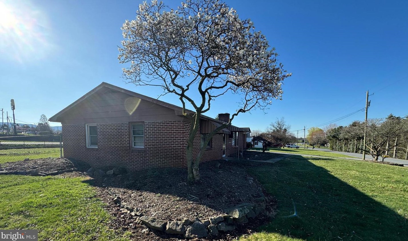 1401 State St, Chambersburg, PA 17202-9721