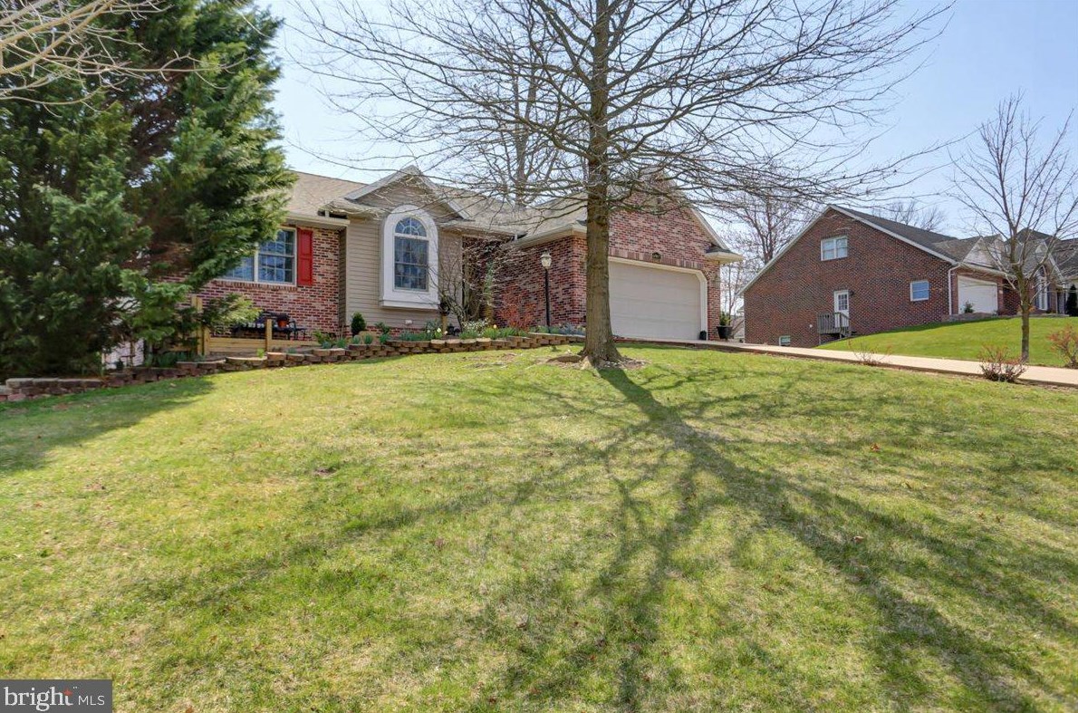 6967 Fairway Oaks, Fayetteville, PA 17222-9415