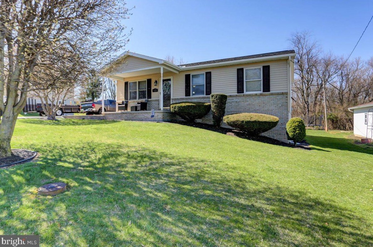 823 Stamford Dr, Chambersburg, PA 17202-8464