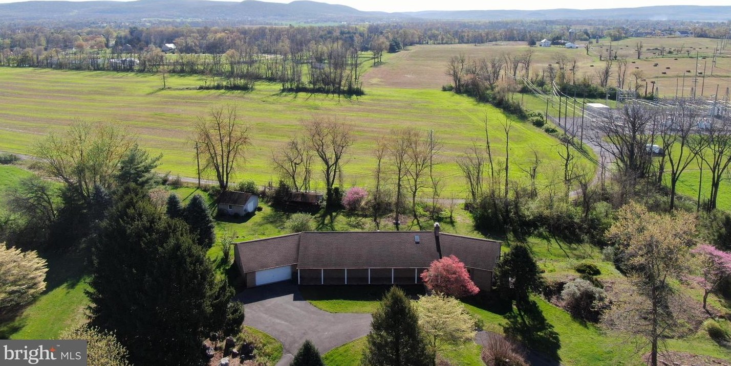 1264 Mower Rd, Chambersburg PA  17202-8154 exterior