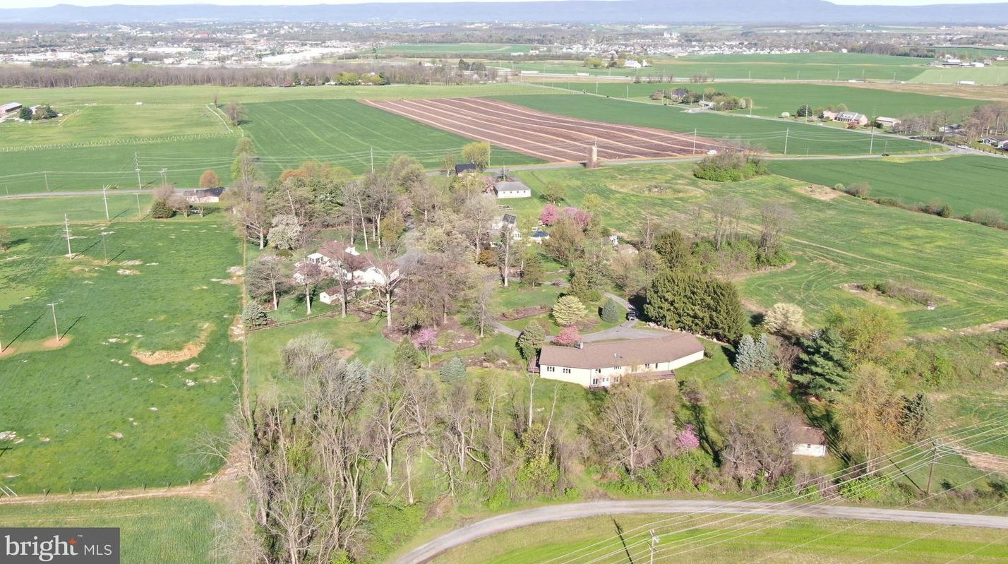 1264 Mower Rd, Chambersburg PA  17202-8154 exterior