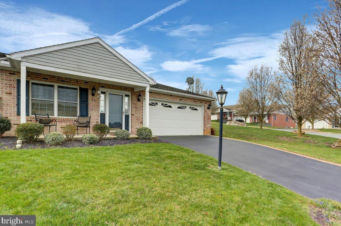 724 Fir Spring Dr, Roadside, PA 17268-2913