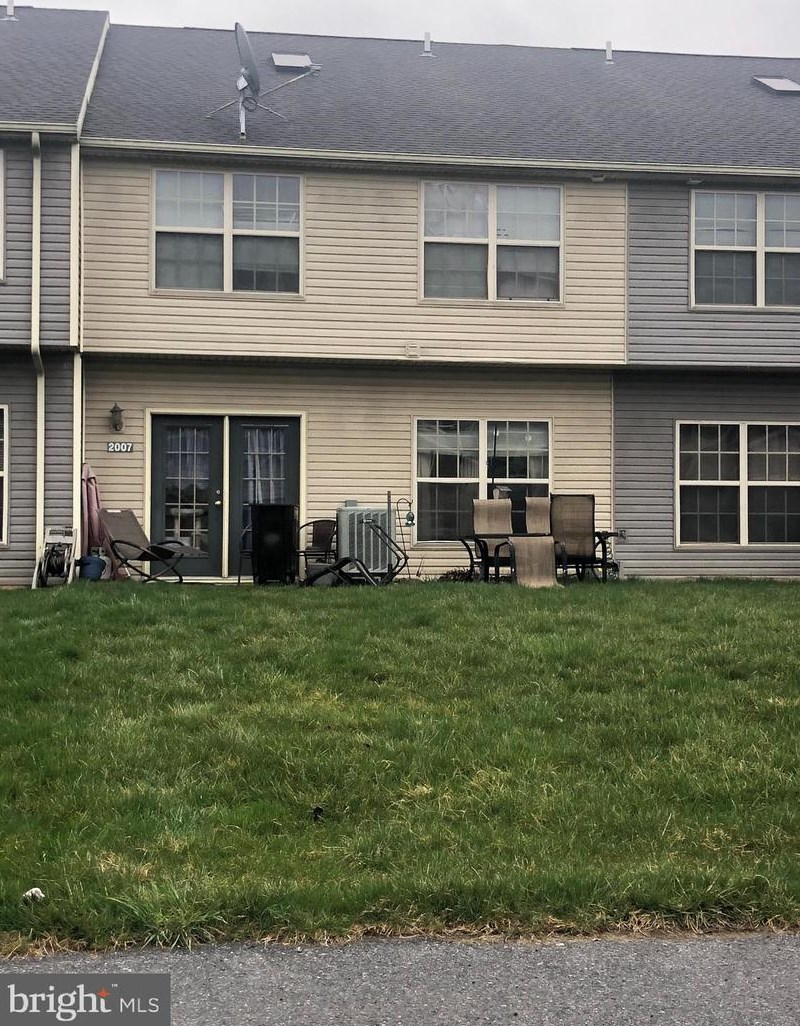 2009 Powell Dr, Chambersburg, PA 17201-4216