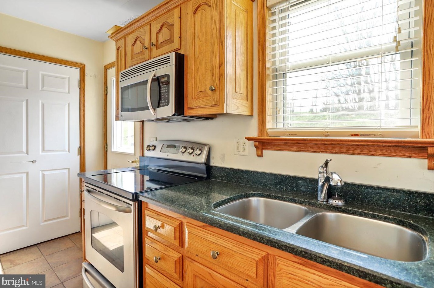 106 Echo Dr, Chambersburg PA  17202-3308 exterior