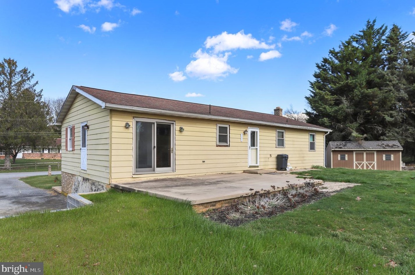 106 Echo Dr, Chambersburg PA  17202-3308 exterior