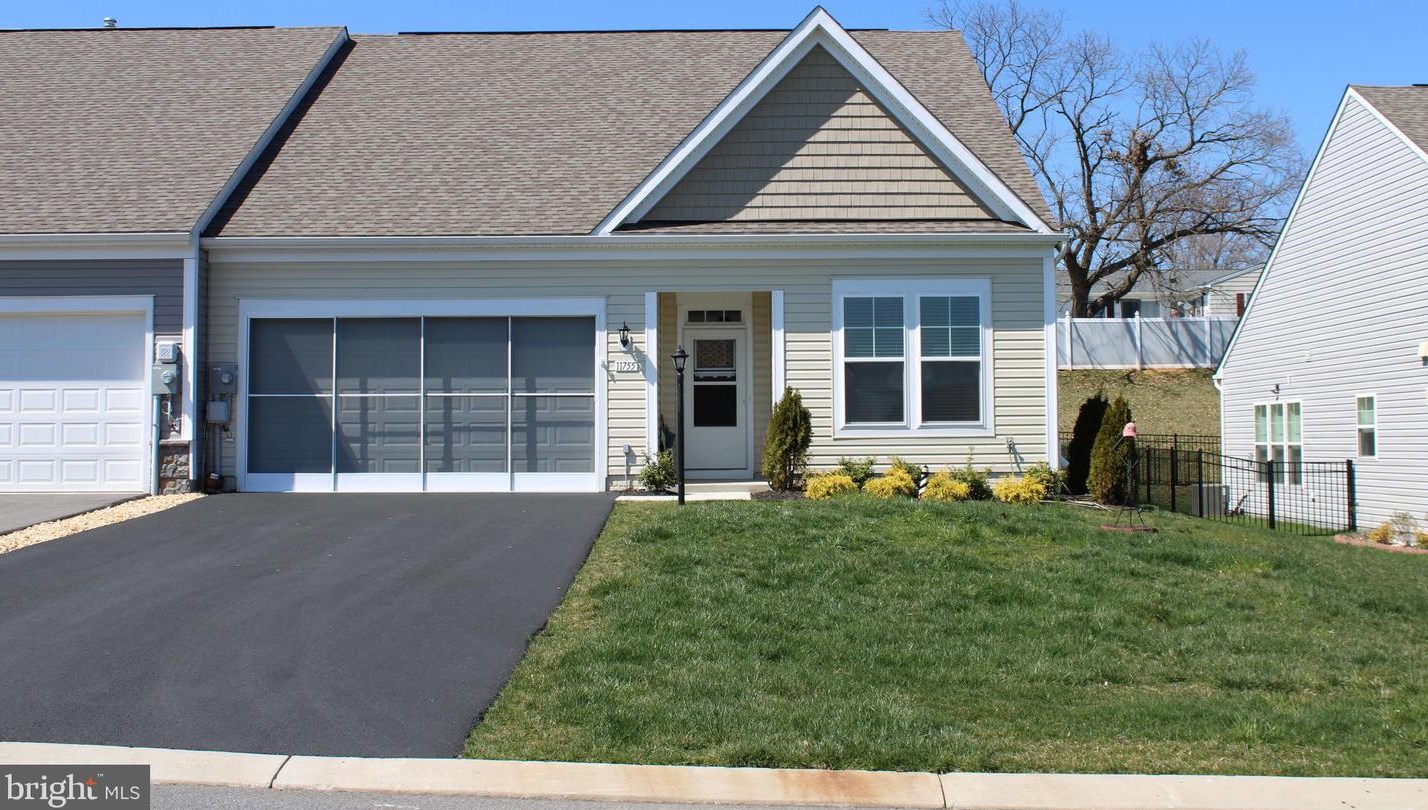 11755 Mystic Rock Ln, Roadside, PA 17268-8258