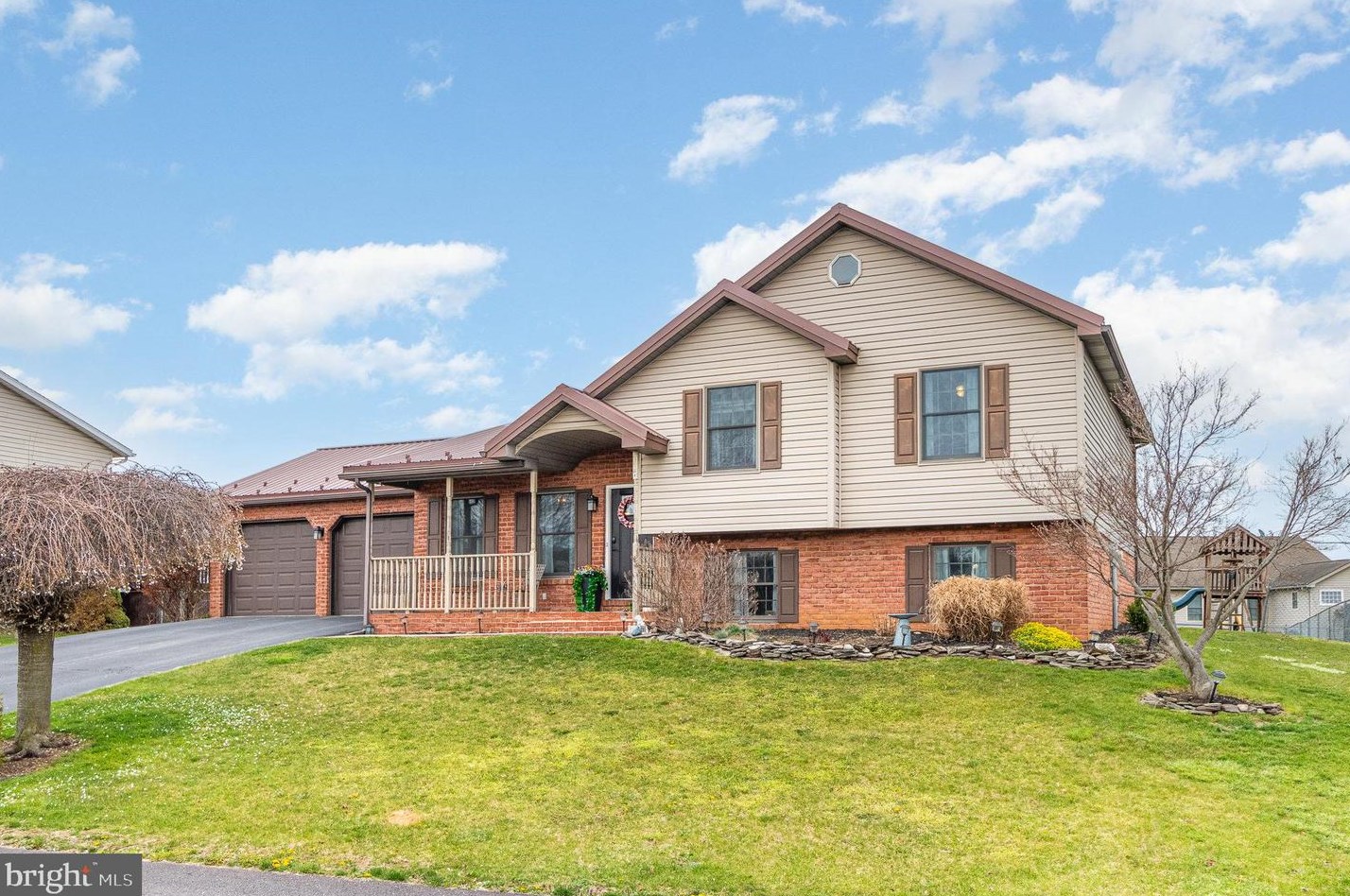 348 Sue Linn Dr, Chambersburg, PA 17201