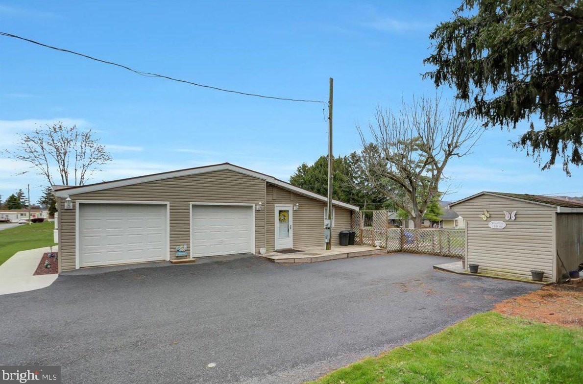 10048 Tower Rd, Lees Cross Roads, PA 17257