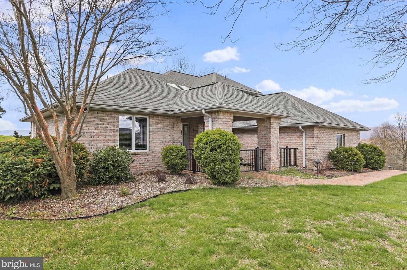 1591 Majestic Dr, Chambersburg, PA 17202-8080