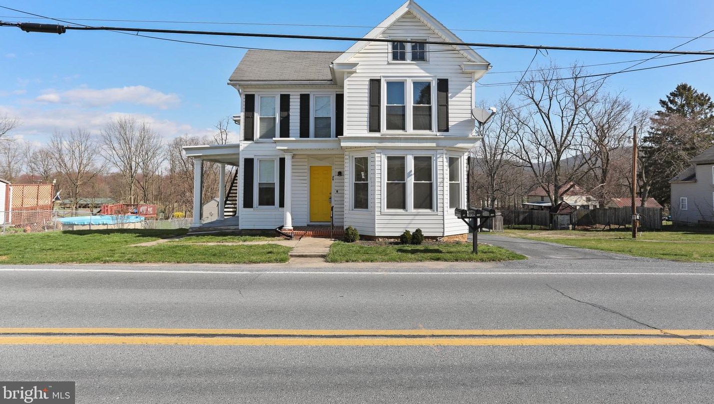 29 Main St, Fayetteville, PA 17222-1422