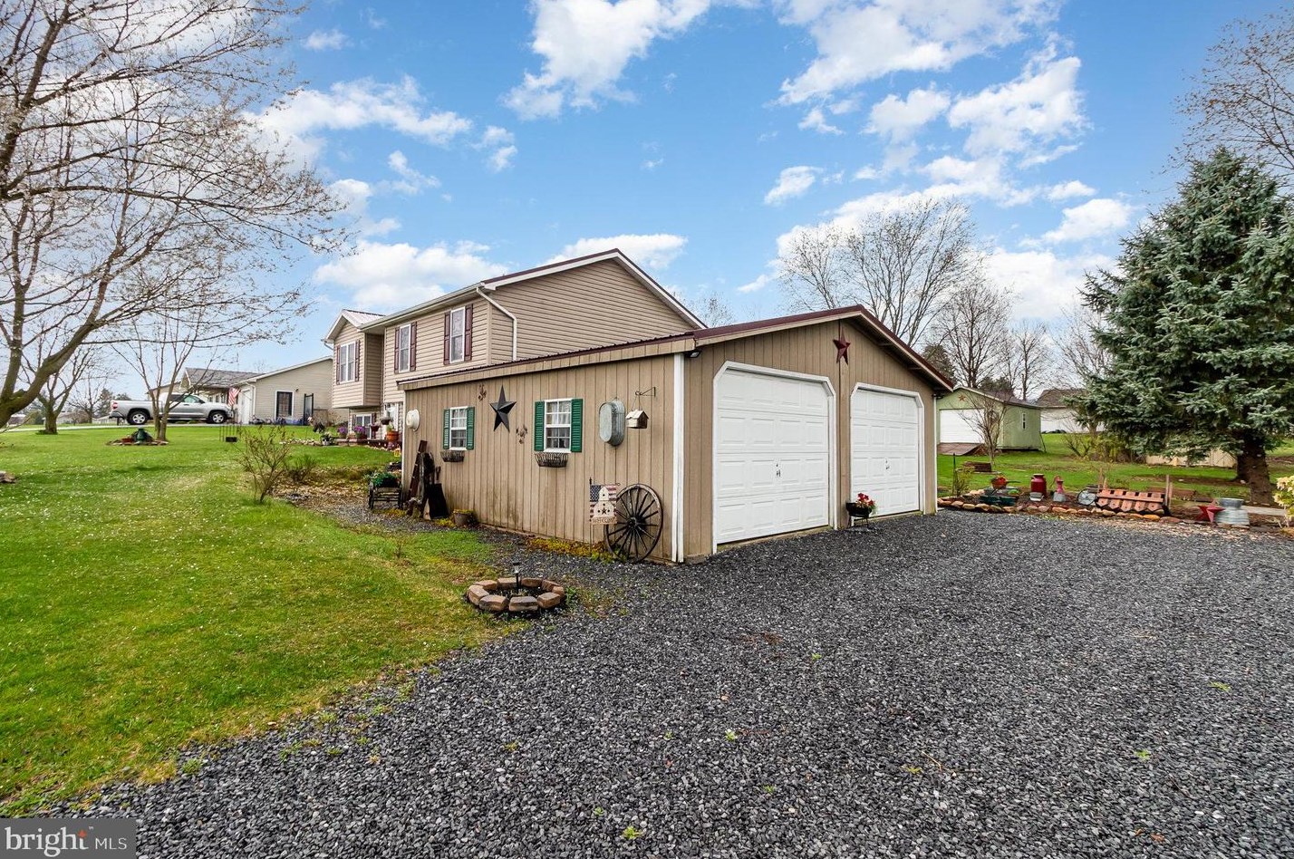 13585 Mockingbird Ln, Orrstown, PA 17244-9705