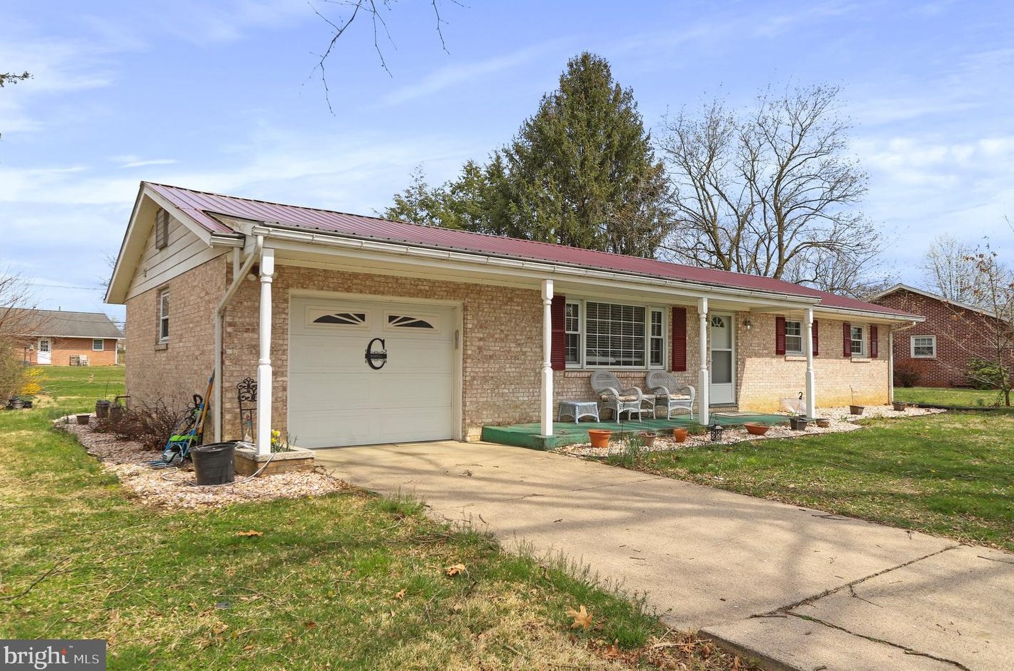 825 Crescent Dr, Lees Cross Roads, PA 17257-8918