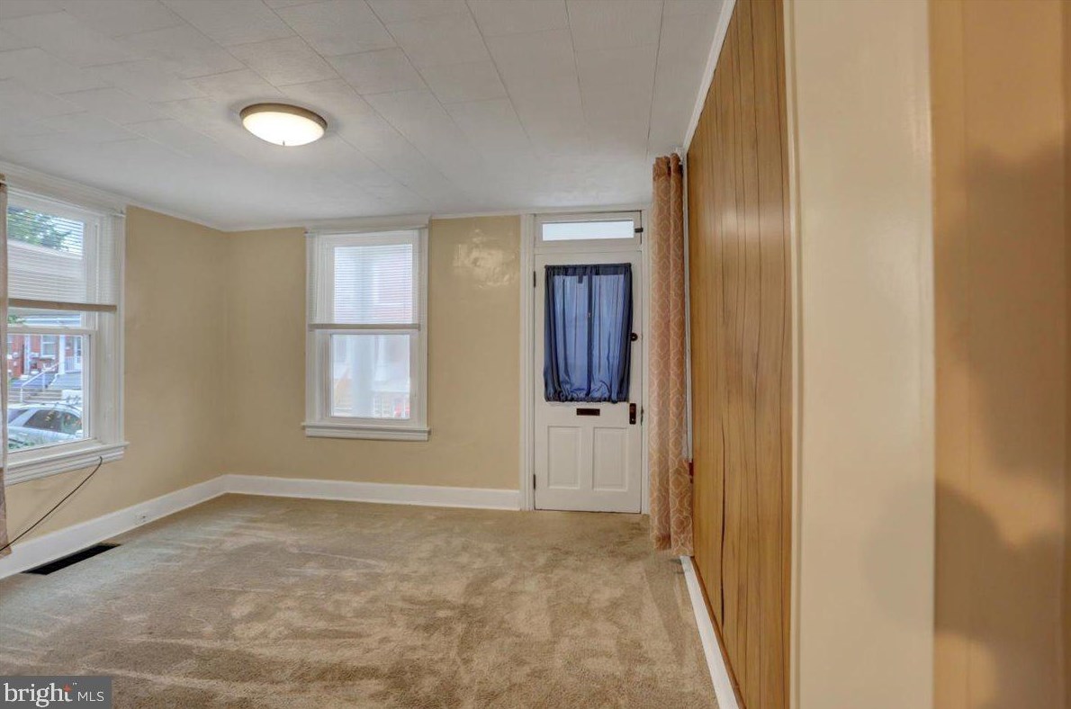 211 4th St, Roadside, PA 17268-1914