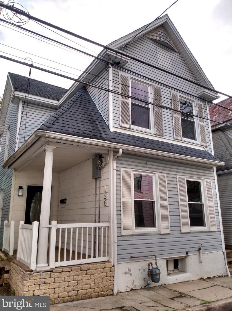 126 E Vine St, Chambersburg, PA 17201