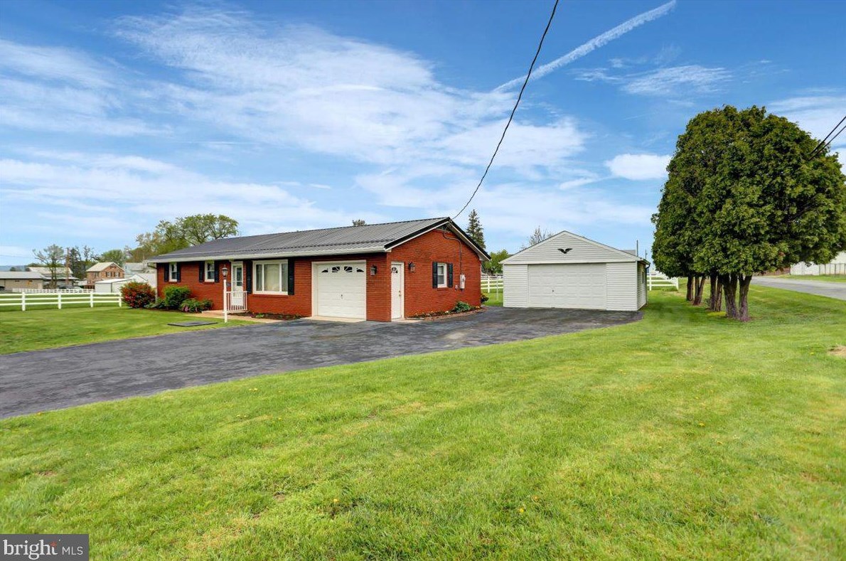 251 Kennedy St, Chambersburg, PA 17202