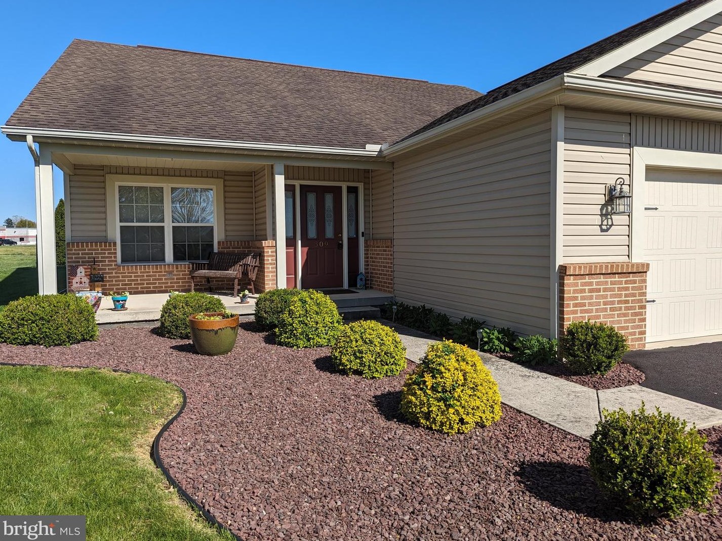 309 Eisenhower Dr, Chambersburg, PA 17201-8628