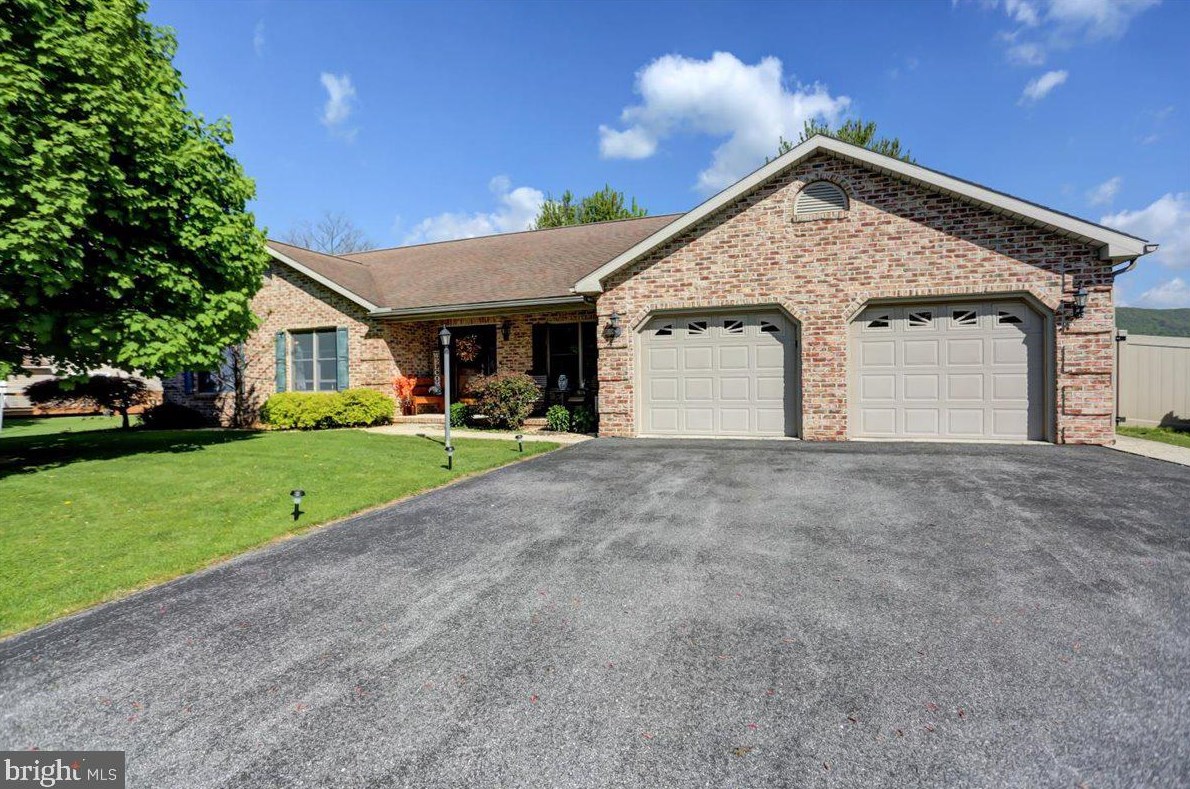 10180 Blue Jay Cir, Orrstown, PA 17244-9680