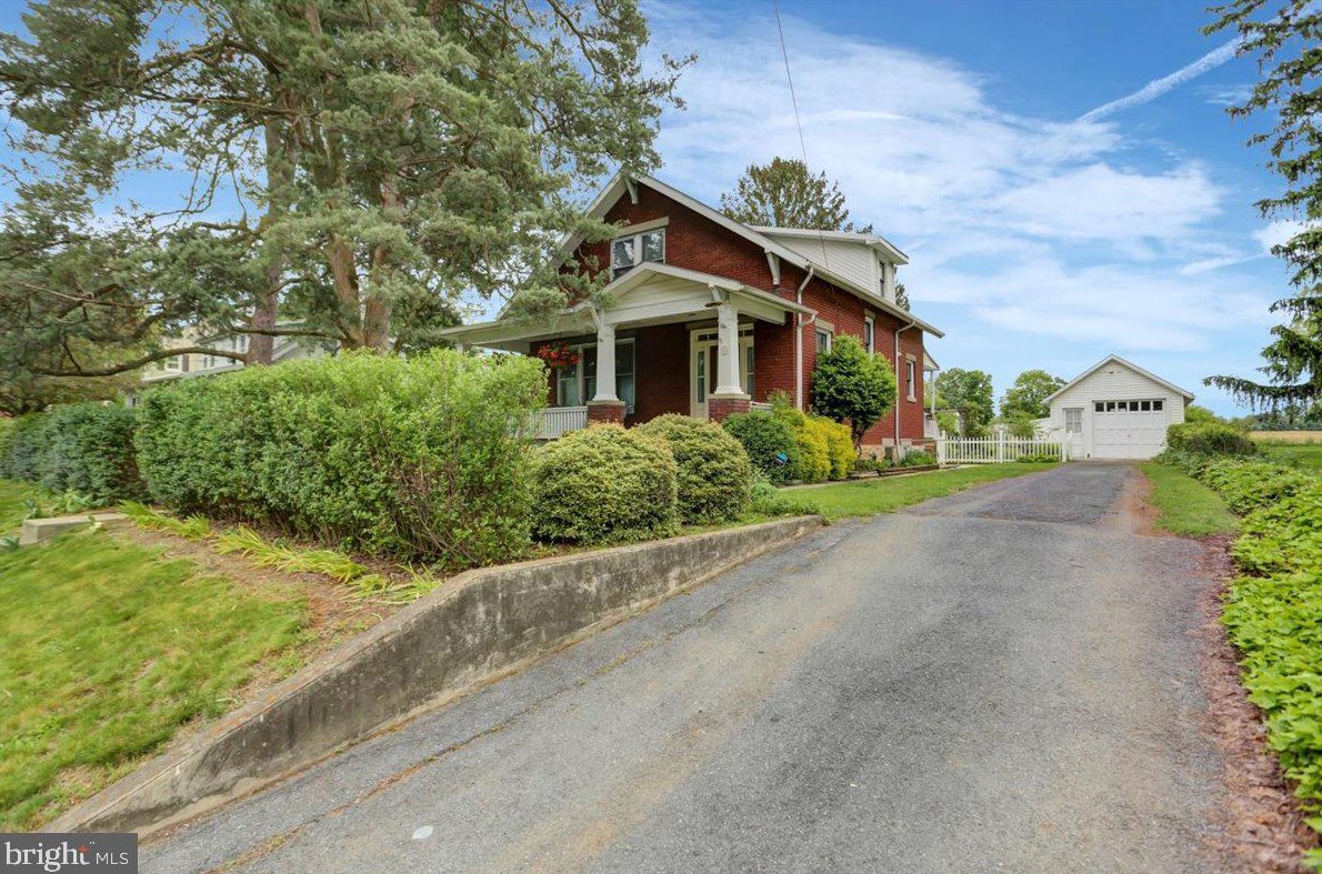 328 Stouffer Ave, Chambersburg, PA 17201-2857