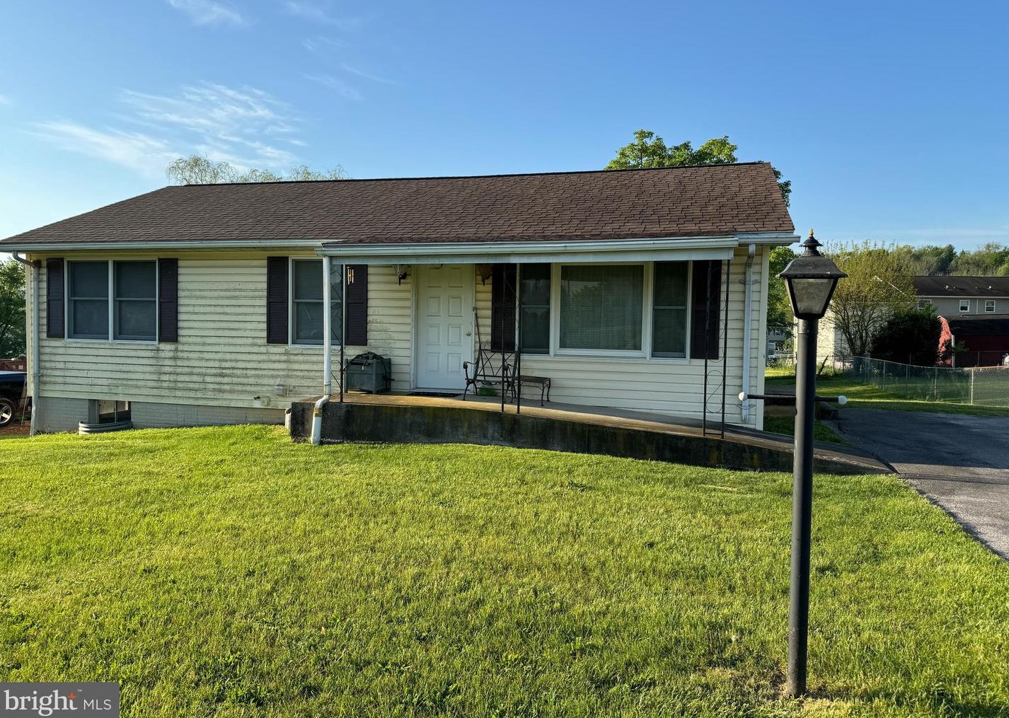 8774 Oxford Cir, Roadside, PA 17268-8640