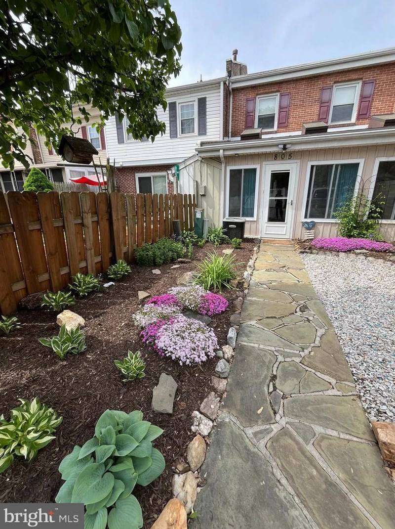 805 Woodlawn Cir, Chambersburg, PA 17201-3836