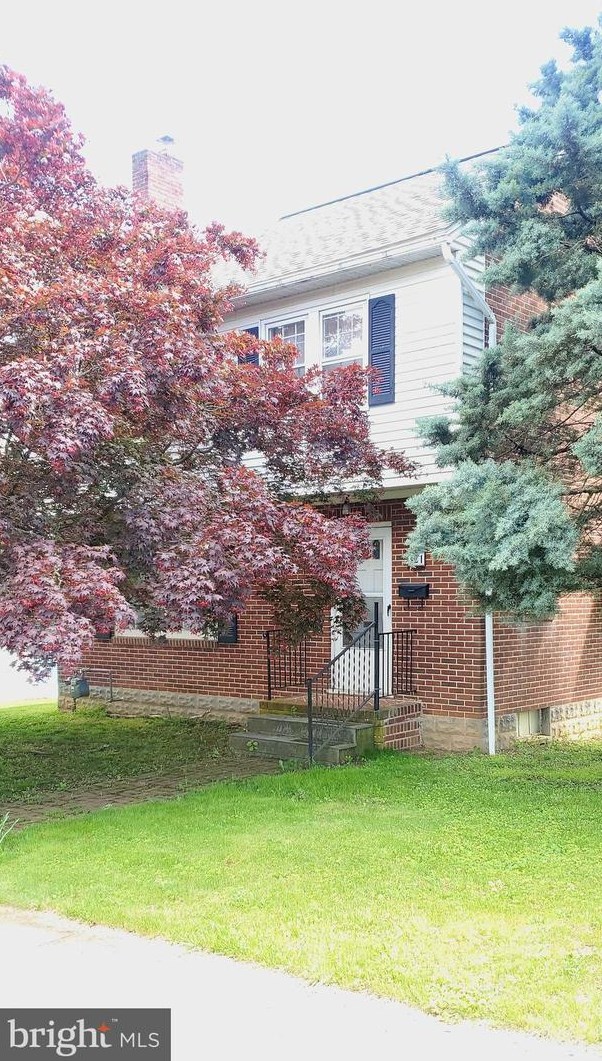 321 7th St, Roadside, PA 17268-2111