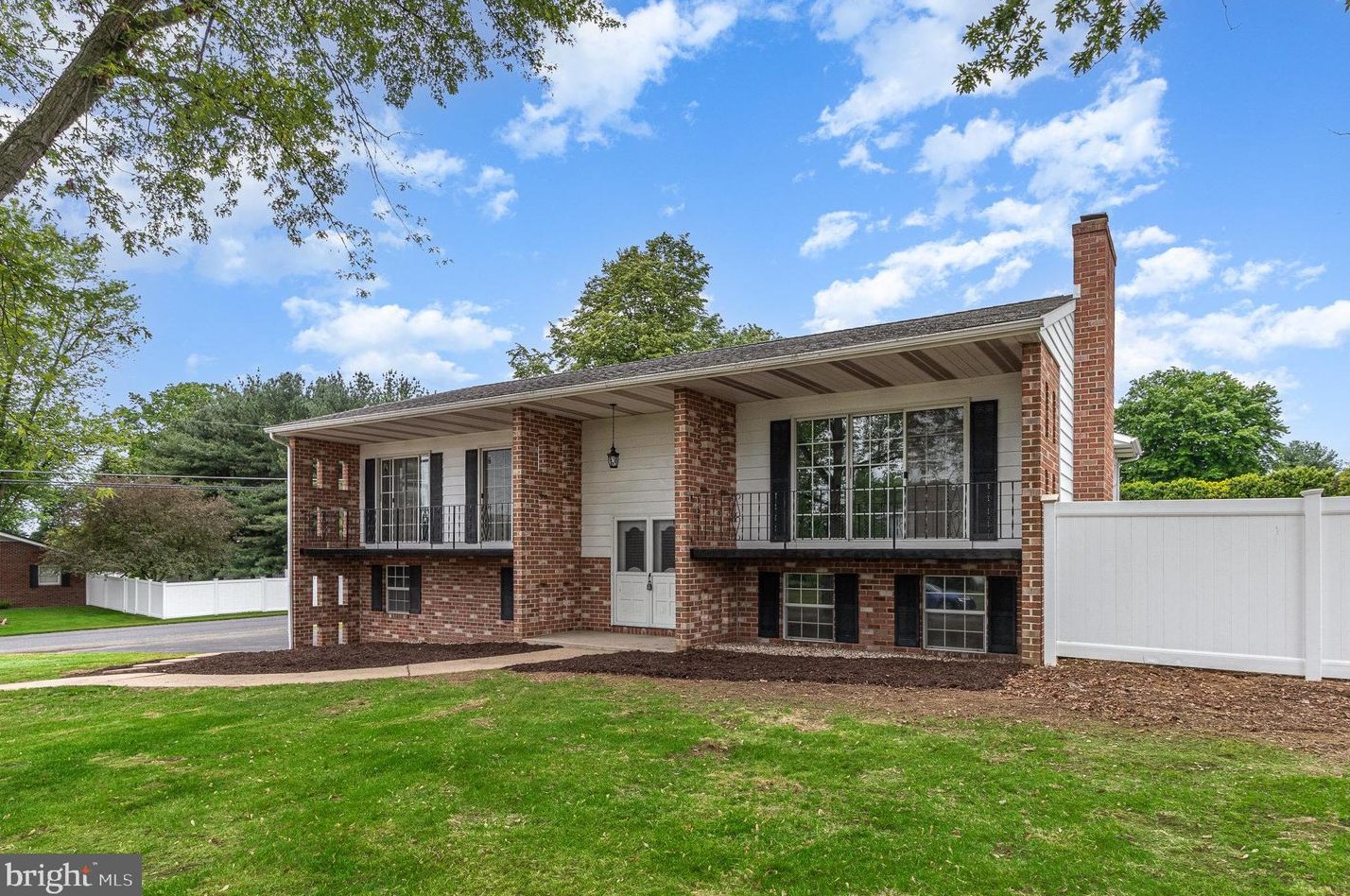 55 Linwood Dr, Chambersburg PA  17202-8682 exterior
