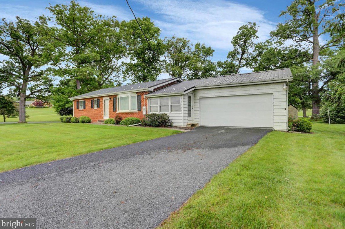 3893 New Franklin Rd, Chambersburg, PA 17202-9385