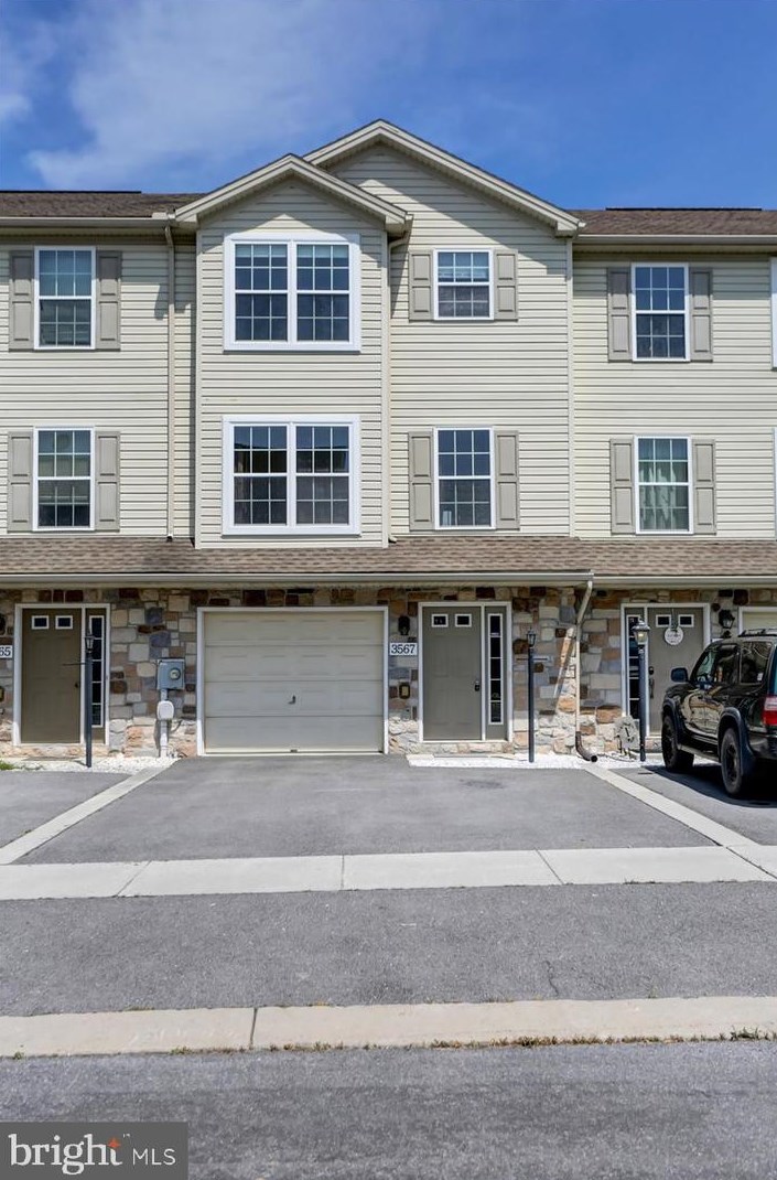 3567 Maplewood Ct, Fayetteville, PA 17222-9273