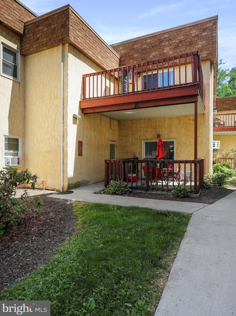 284 W 2nd St, Roadside, PA 17268