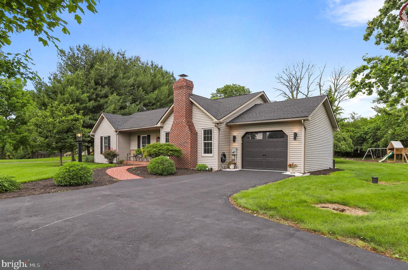 1198 Kings Ct, Upton, PA 17225-9593