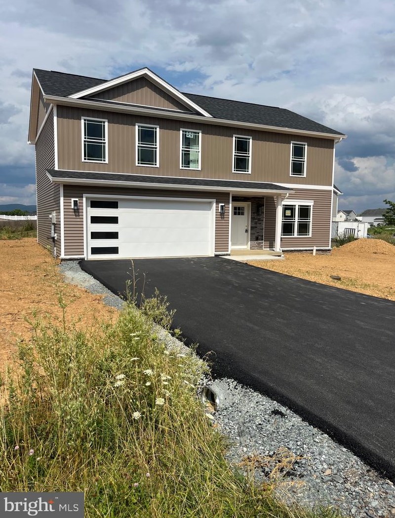 12221 Red Hawk Dr, Roadside, PA 17268