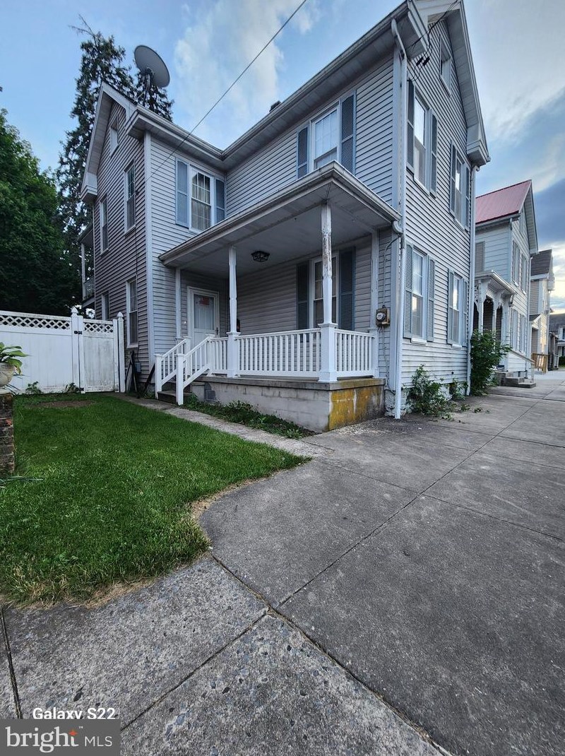 366 Catherine St, Chambersburg PA  17201-3206 exterior