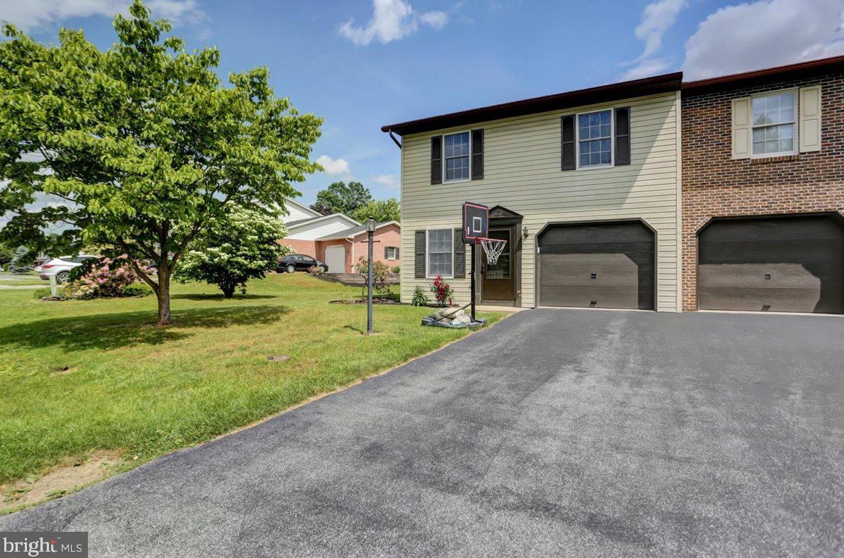 128 Minnich Rd, Chambersburg, PA 17201-7900