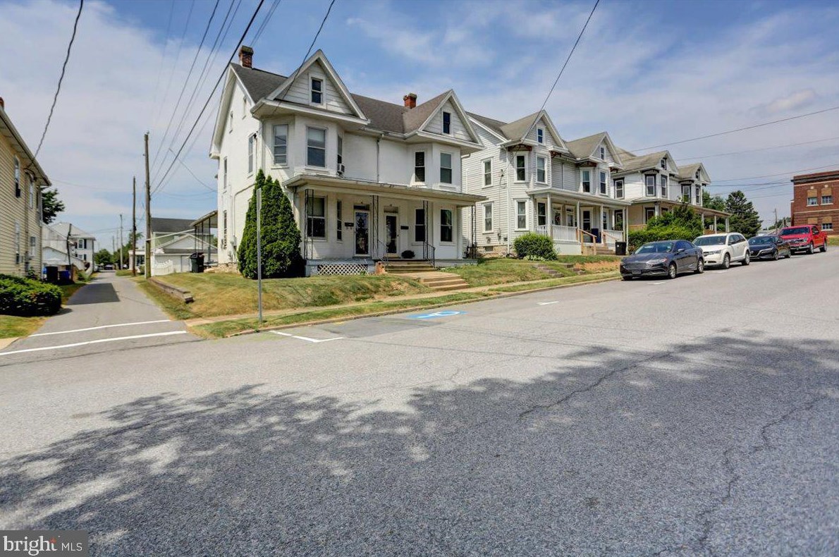 40 Montgomery Ave, Lees Cross Roads, PA 17257
