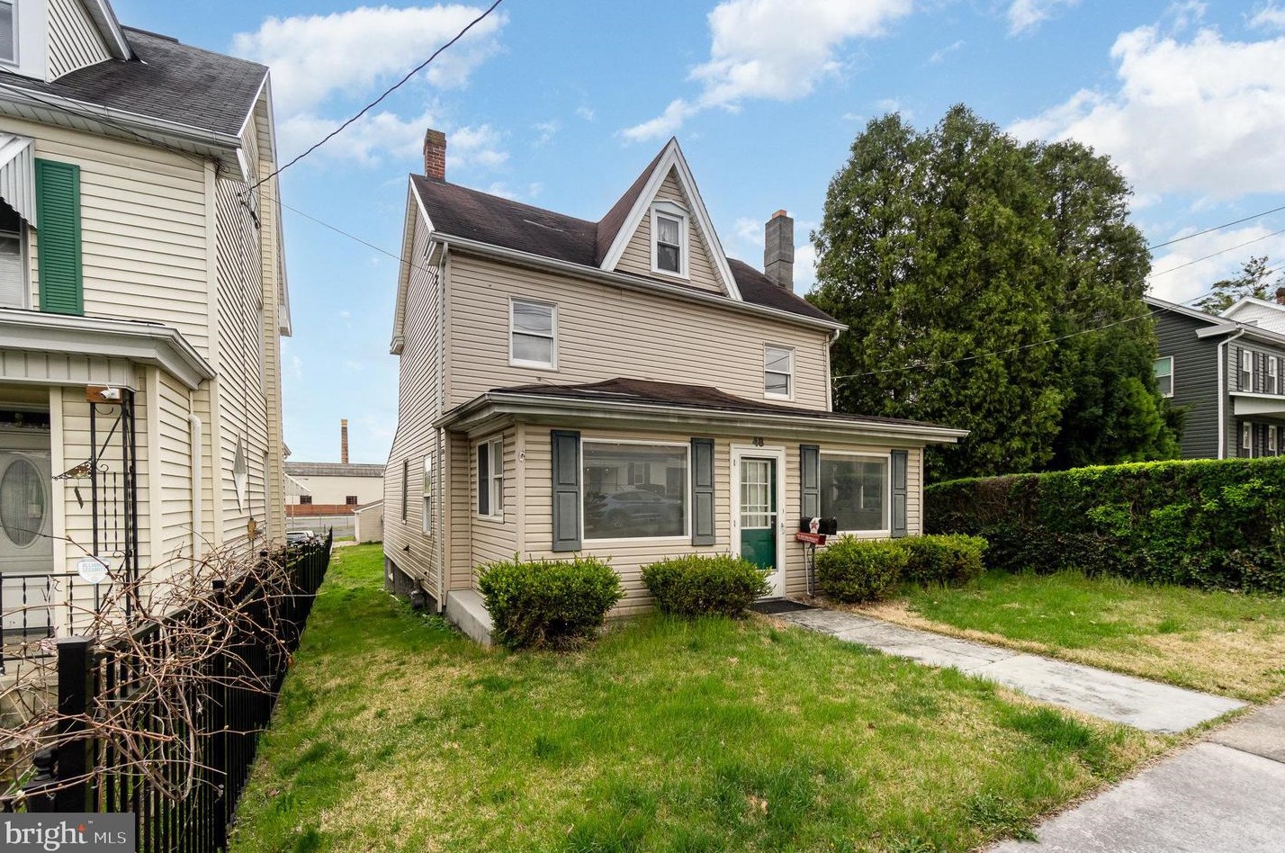 48 5th St, Roadside, PA 17268-2052