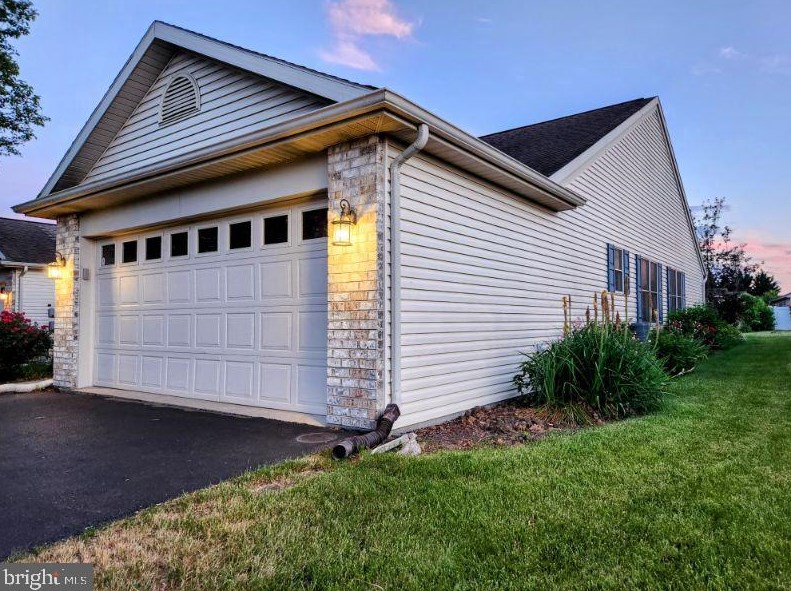 225 Lantern Ln, Chambersburg, PA 17201-3260