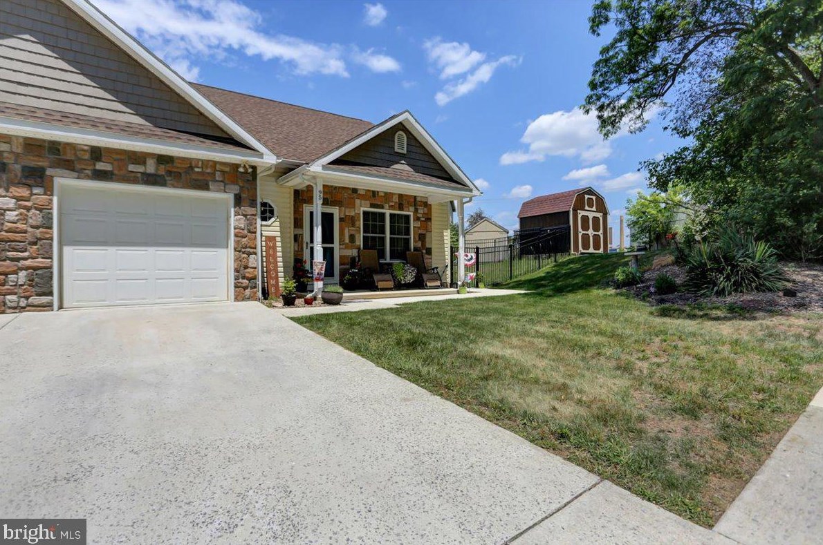 95 Old Mill Rd, Roadside, PA 17268-2245