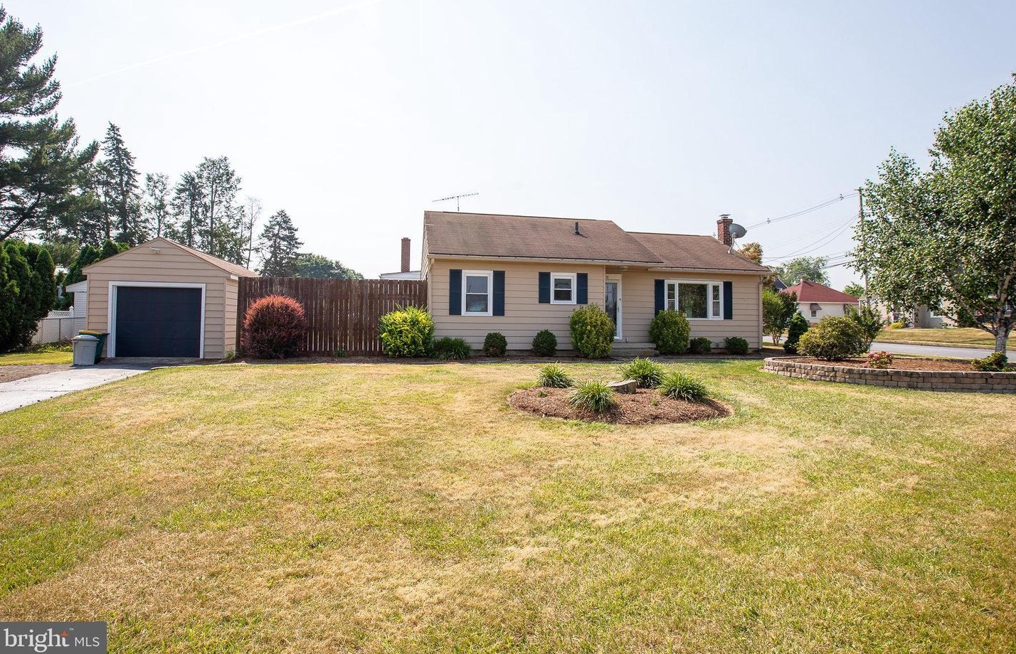 551 Stanley Ave, Chambersburg, PA 17201