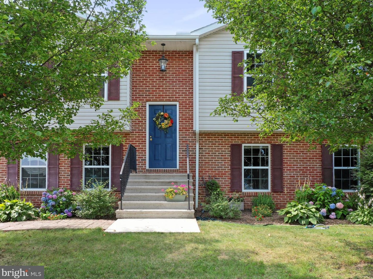 12272 Red Hawk Dr, Roadside, PA 17268