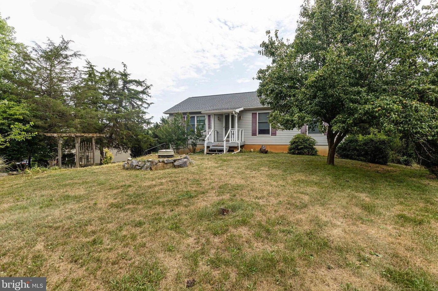 1060 Heather Dr, Chambersburg, PA 17202
