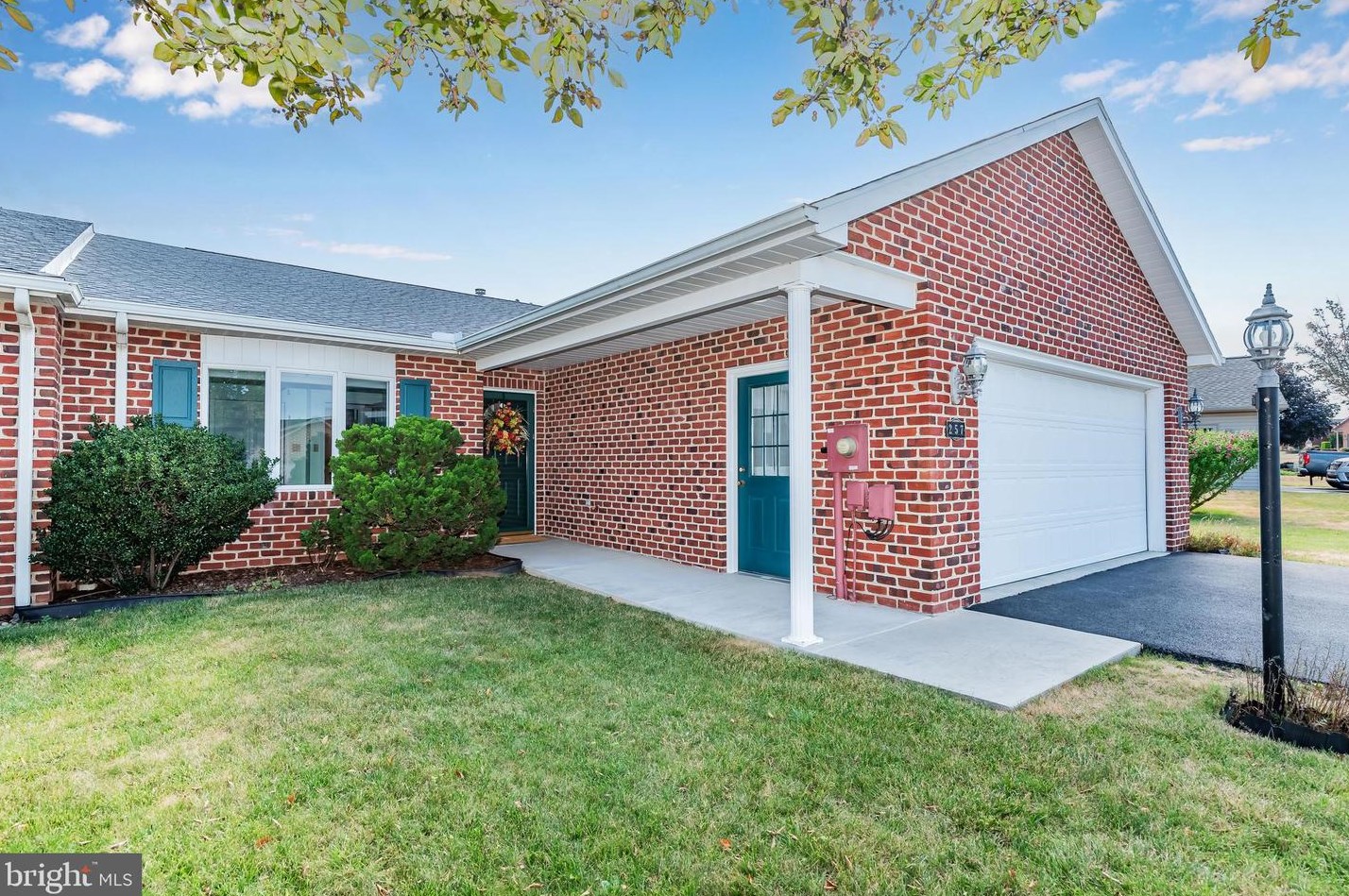 257 Phoenix Dr, Chambersburg, PA 17201-4541