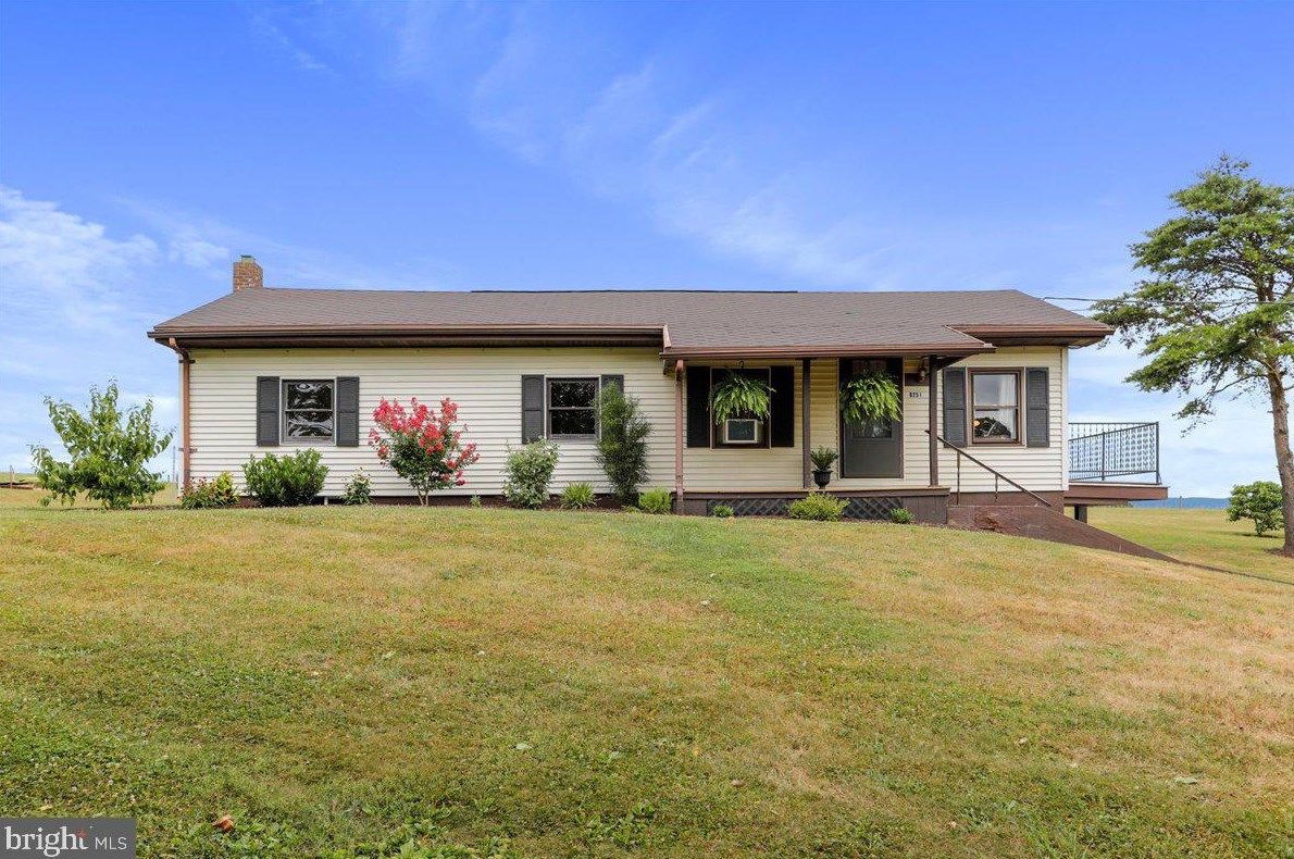 8251 Nyesville Rd, Chambersburg, PA 17202