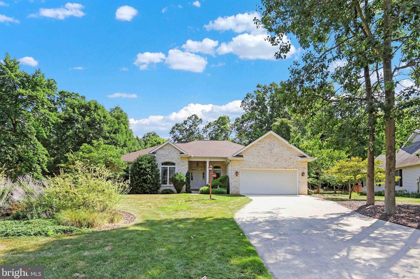 6771 Fairway Dr E, Fayetteville, PA 17222