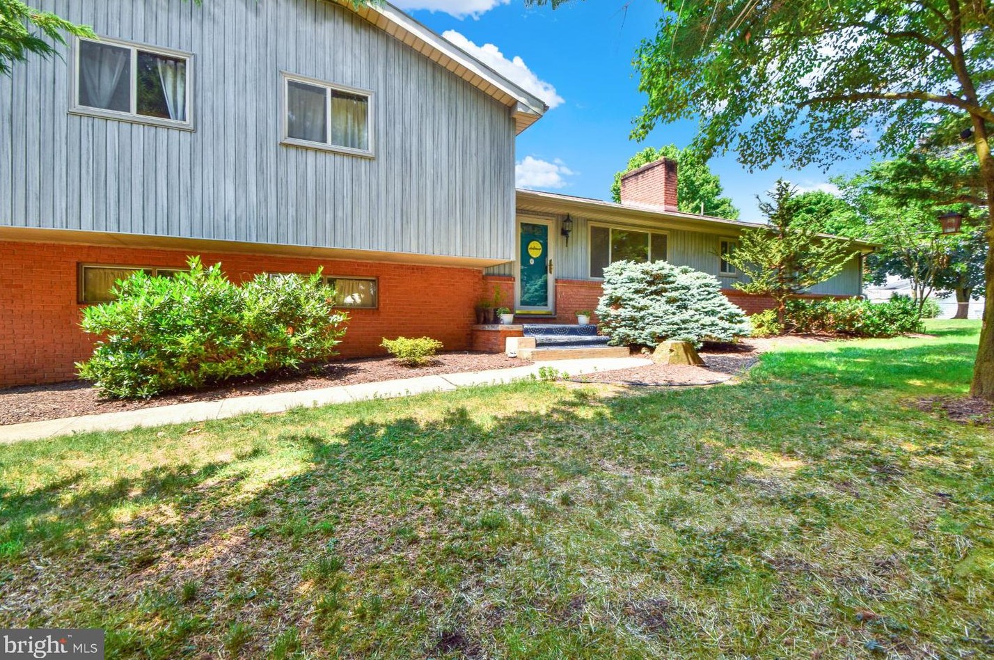 1518 Park Terrace Dr, Chambersburg, PA 17202